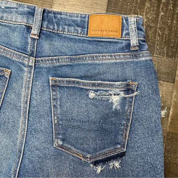 American Eagle Distressed Mom Jean Shorts size 0 - Picture 5 of 11